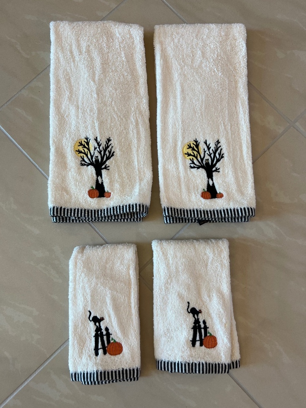 #2917 Embroidered Halloween Twiggy Tree with pumpkins Fingertip Towel set